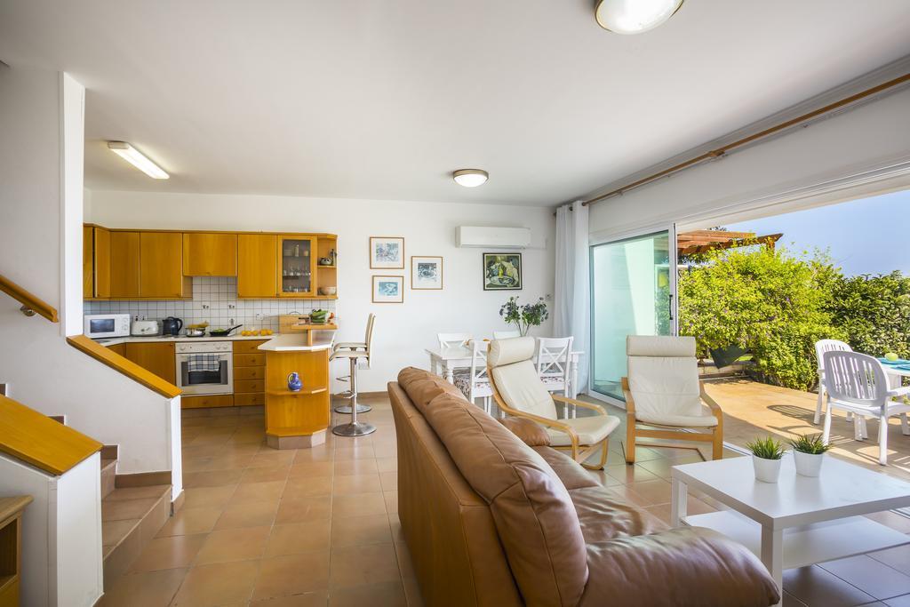 Protaras Beachfront Sirina Lina Suite パラリムニ エクステリア 写真