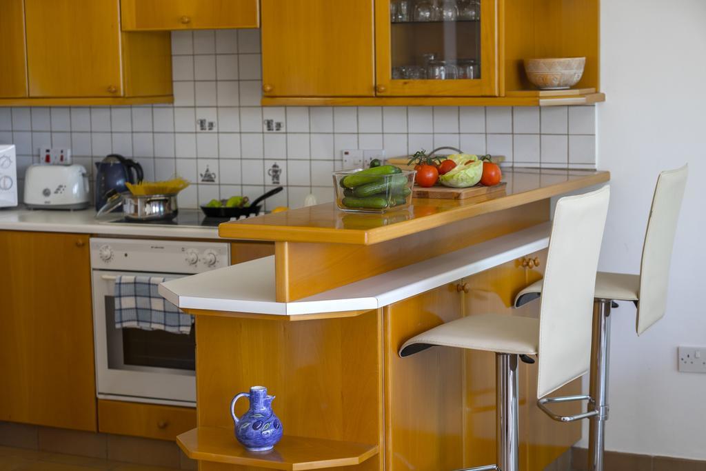 Protaras Beachfront Sirina Lina Suite パラリムニ エクステリア 写真