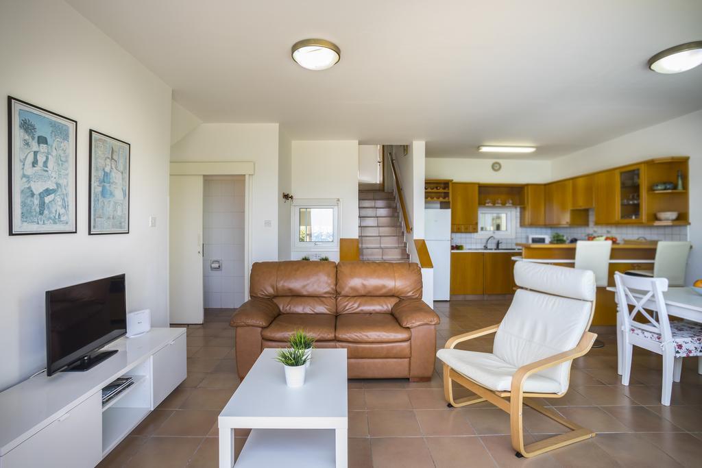 Protaras Beachfront Sirina Lina Suite パラリムニ エクステリア 写真
