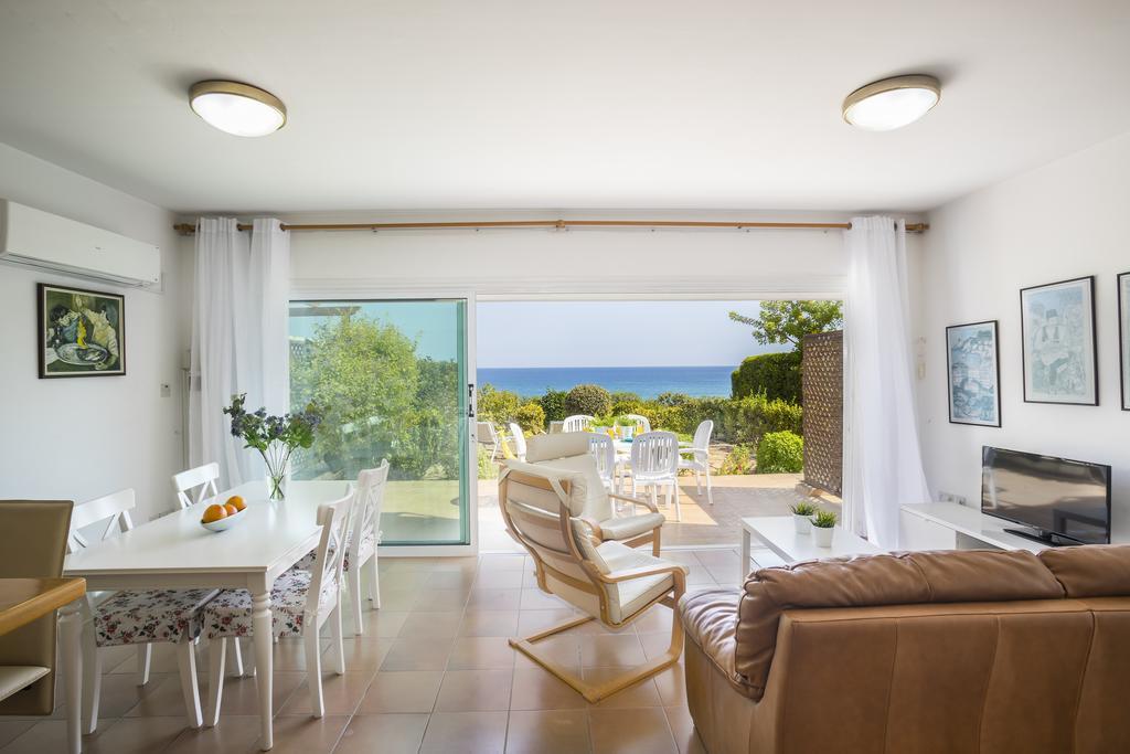 Protaras Beachfront Sirina Lina Suite パラリムニ エクステリア 写真