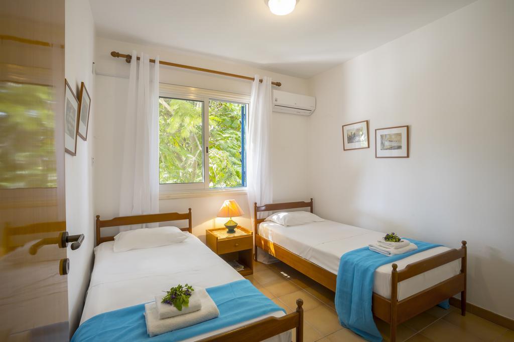 Protaras Beachfront Sirina Lina Suite パラリムニ エクステリア 写真