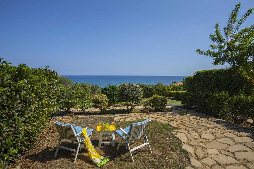 Protaras Beachfront Sirina Lina Suite パラリムニ エクステリア 写真