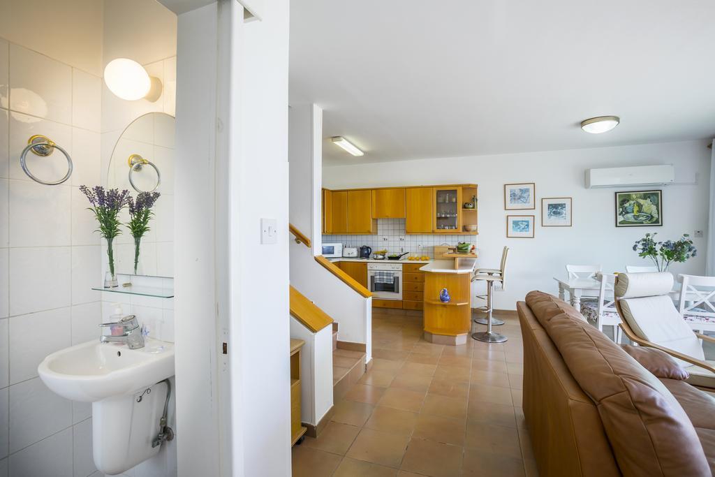 Protaras Beachfront Sirina Lina Suite パラリムニ エクステリア 写真