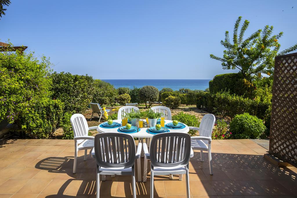 Protaras Beachfront Sirina Lina Suite パラリムニ エクステリア 写真